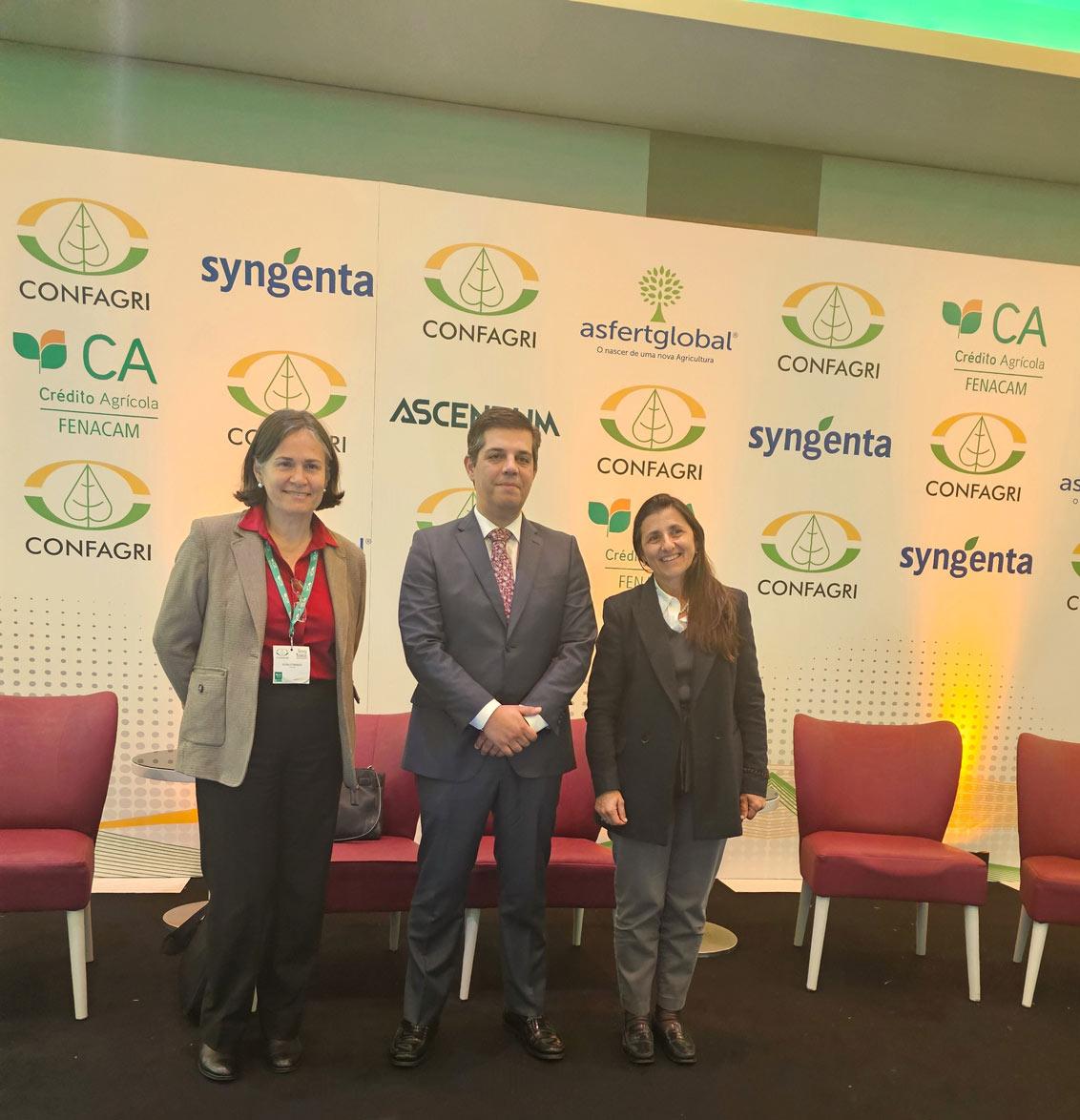 Felisbela Torres de Campos, Responsável de Sustentabilidade da Syngenta em Portugal, (à esq.) ao lado de Idalino Leão e de Aldina&nbsp;Fernandes, respetivamente Presidente e Secretária-Geral Adjunta da&nbsp;CONFAGRI